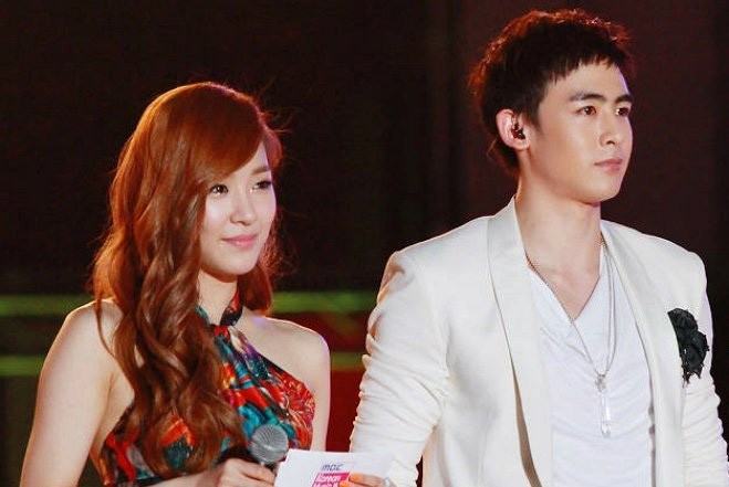 Sau gần một năm hẹn hò, Tiffany nhóm Girls’ Generation và Nichkhun nhóm 2PM đã không còn là một cặp. Ngày 29/5, công ty quản lý của Tiffany đã khẳng định trên TV Report: “Sau khi hỏi kỹ Tiffany, sự thật là cô ấy và Nichkhun không còn hẹn hò nữa”.  Cặp sao Hàn chia tay khiến fan tiếc nuối không nguôi.